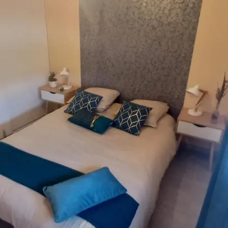 Villa Charming, Very Bright House With A Pool *