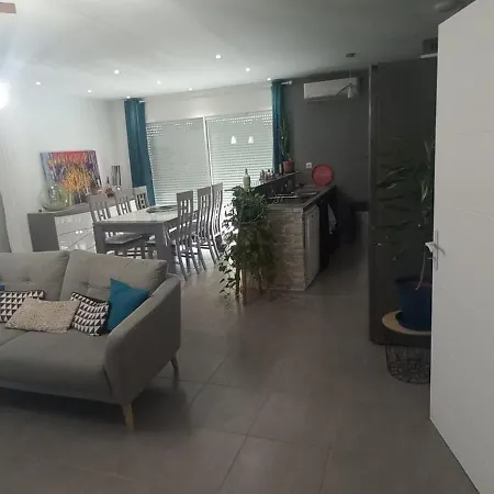 Charming, Very Bright House With A Pool