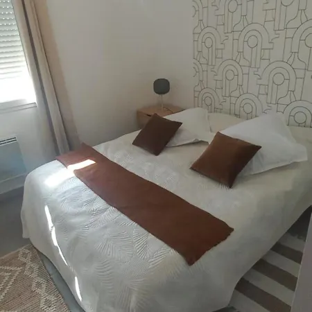 Villa Charming, Very Bright House With A Pool *