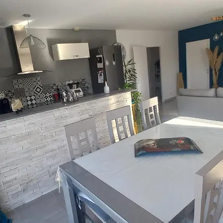 Charming, Very Bright House With A Pool *