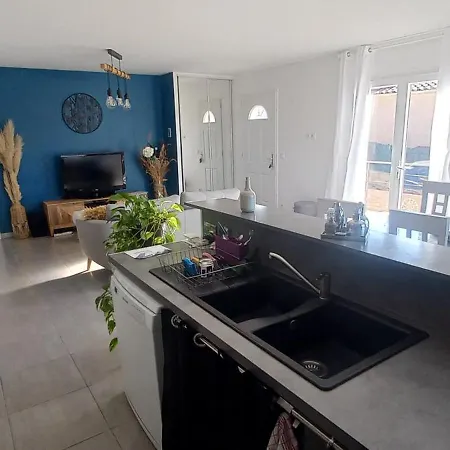Villa Charming, Very Bright House With A Pool