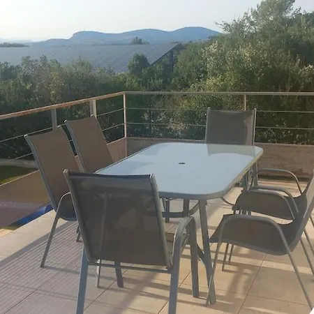 Charming, Very Bright House With A Pool Villa *