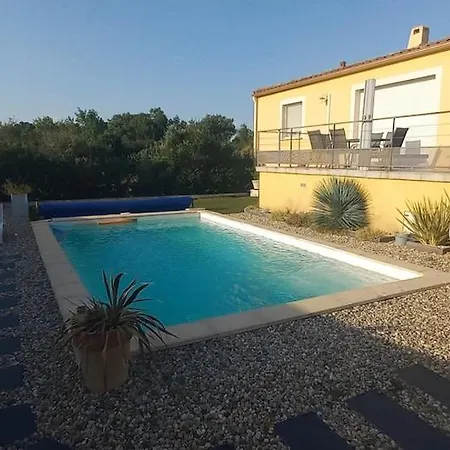 Charming, Very Bright House With A Pool Potelières