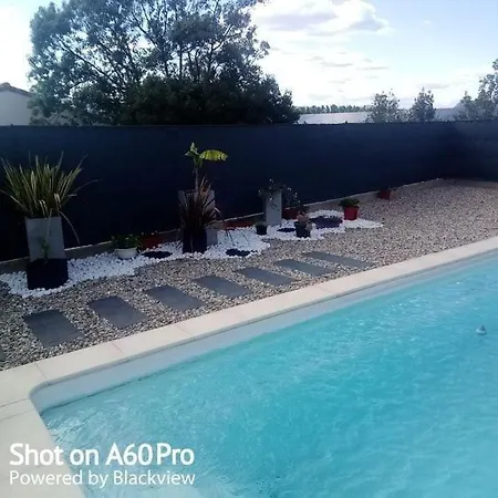 Charming, Very Bright House With A Pool Potelières
