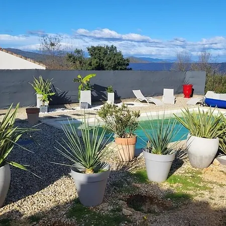 Charming, Very Bright House With A Pool *